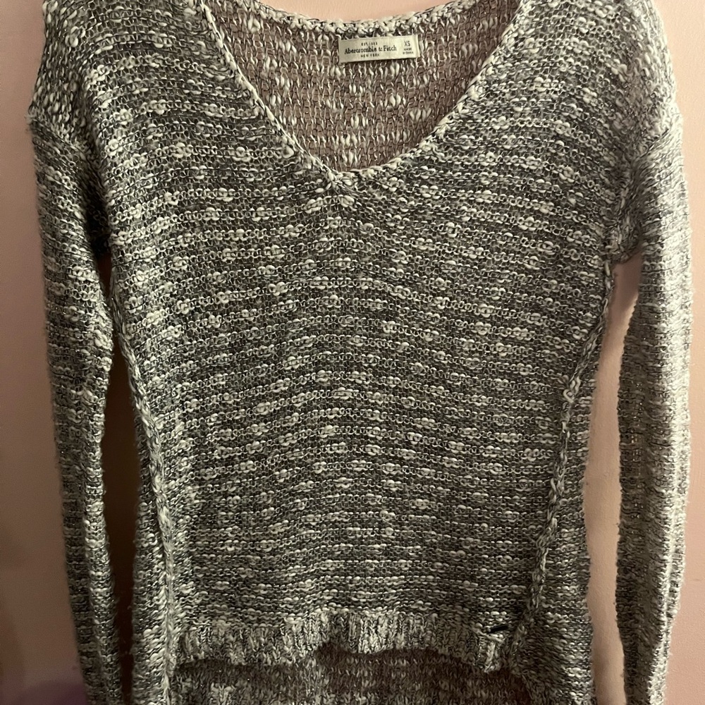 Abercrombie & Fitch Gray V-Neck Sweater with Long Sleeves and Relaxed Fit
